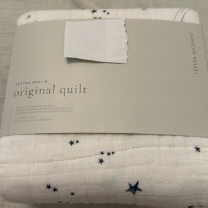 Original cotton muslin quilt from little unicorn! Shooting Stars! New
